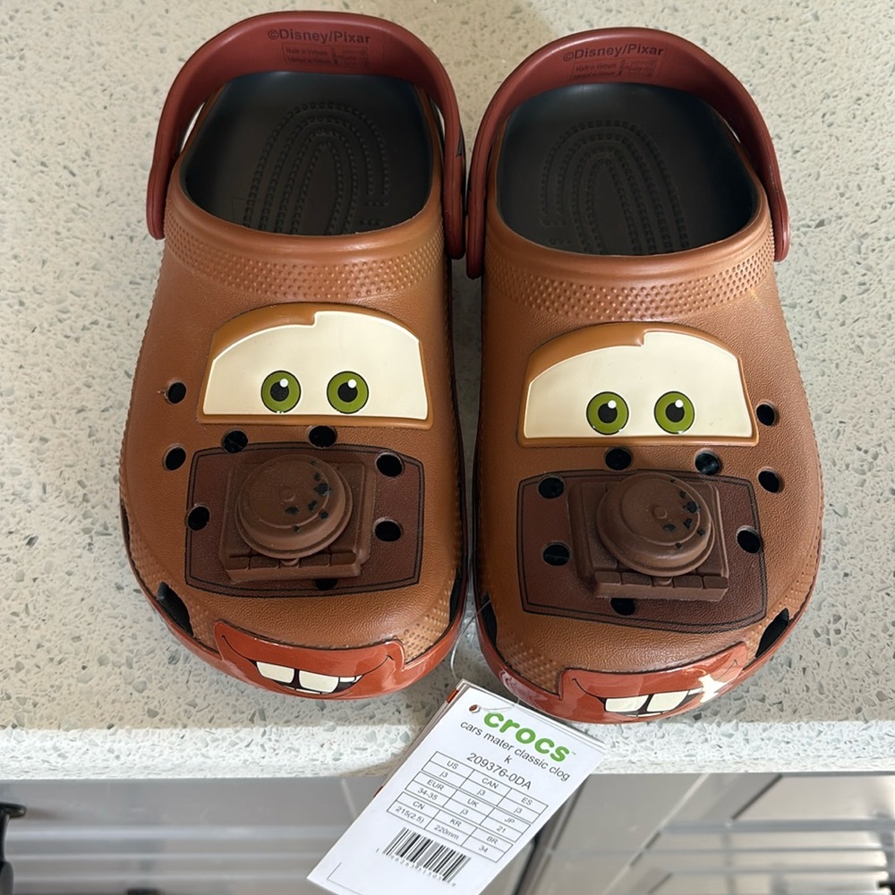 Mater Crocs